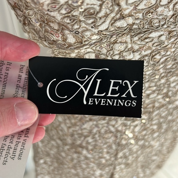 👗🍸🍹 Cocktail Dress - Picture 3 of 4